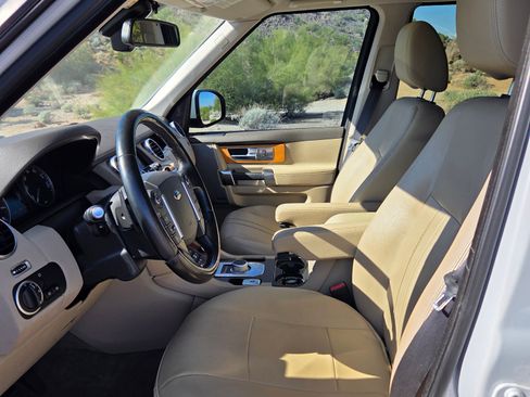 Used 2015 Land Rover LR4 HSE image 15