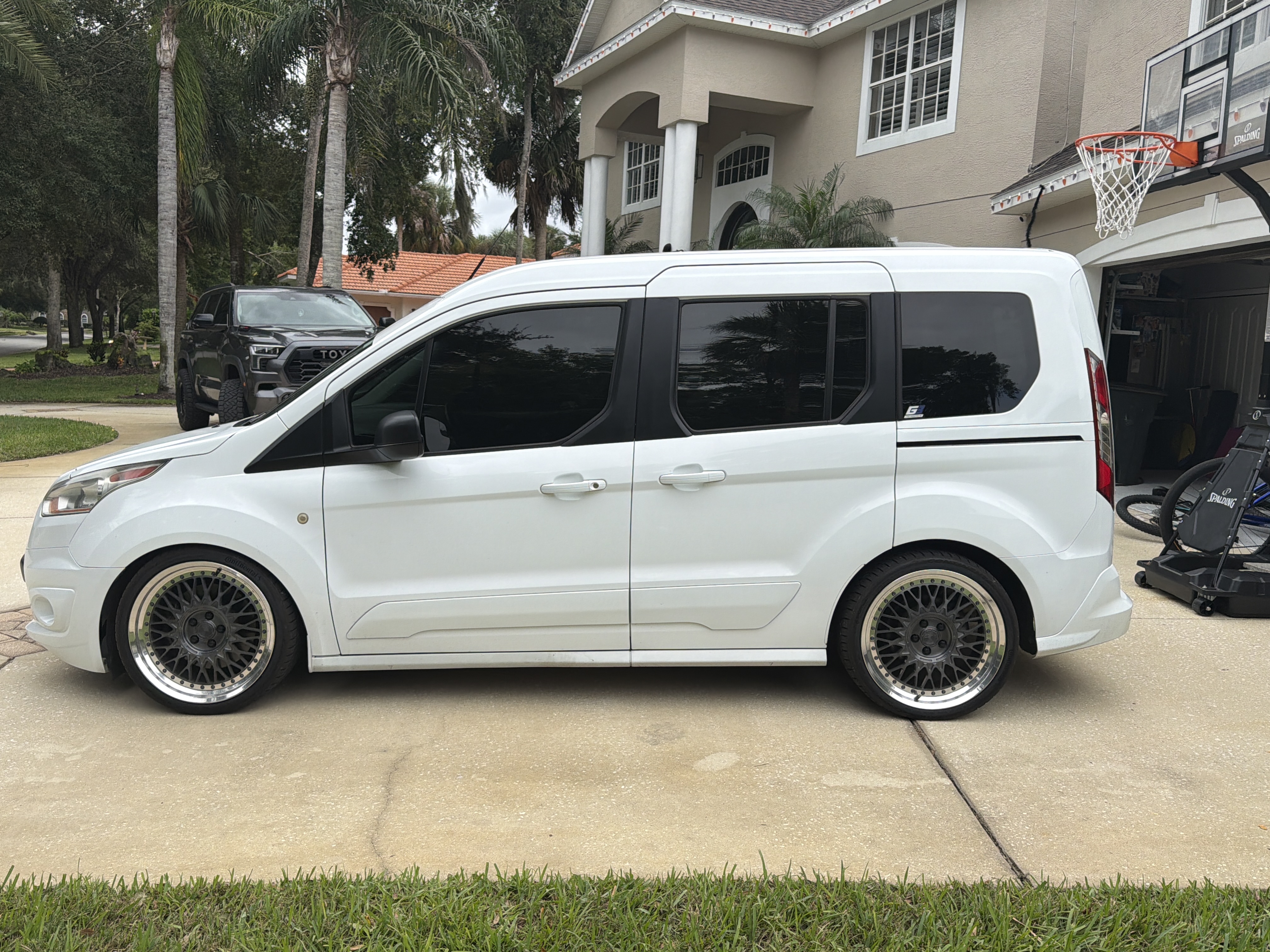 Used 2016 Ford Transit Connect XLT FWD image 2