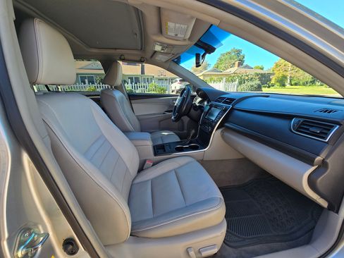 Used 2015 Toyota Camry XLE image 8