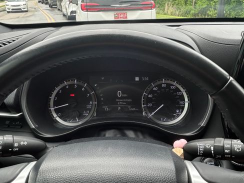 Used 2023 Toyota Highlander XSE FWD image 10