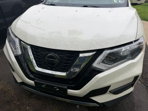 Used 2018 Nissan Rogue SV AWD/4WD image 2