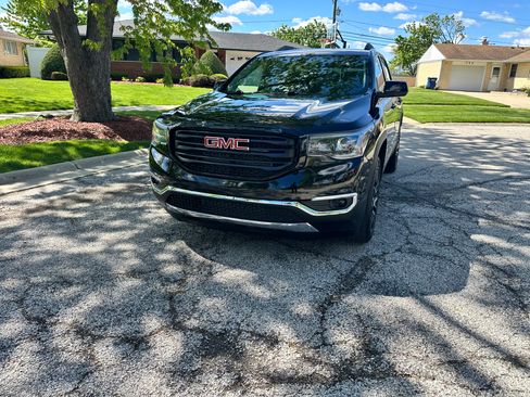 Used 2019 GMC Acadia SLT w/ Black Edition FWD image 8