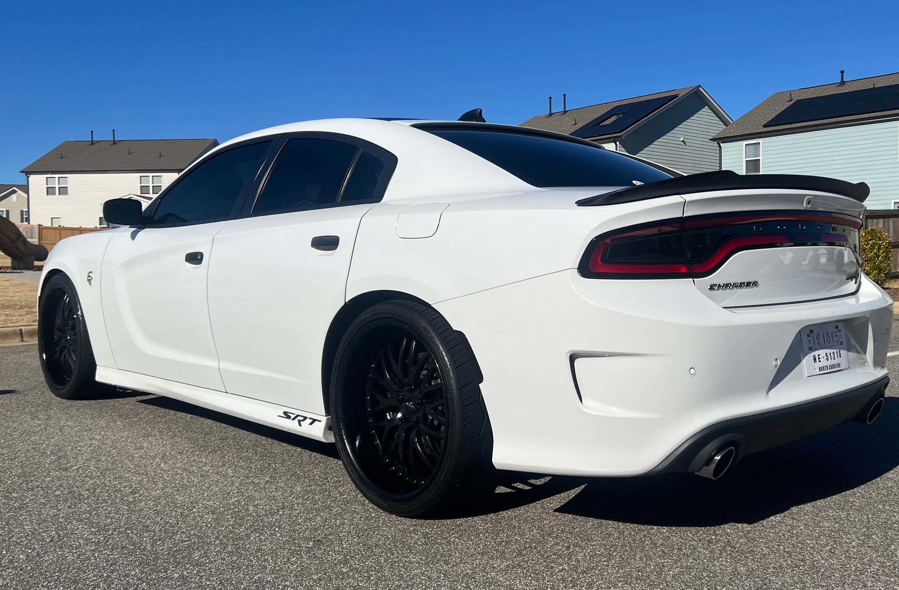 Used 2018 Dodge Charger SRT Hellcat w/ Harman/Kardon Audio Group RWD image 4