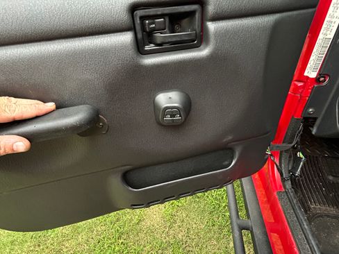 Used 2005 Jeep Wrangler Unlimited image 2