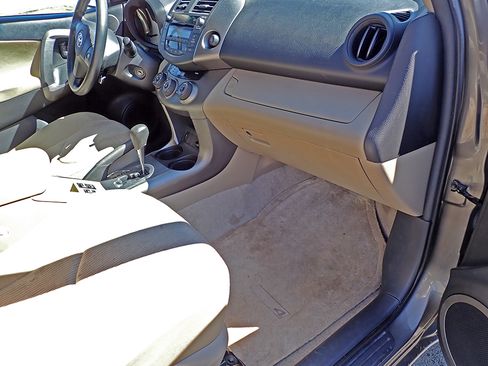 Used 2011 Toyota RAV4 4WD V6 w/ Tow Prep Pkg image 26