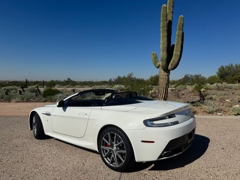 Used 2013 Aston Martin V8 Vantage Roadster image 4