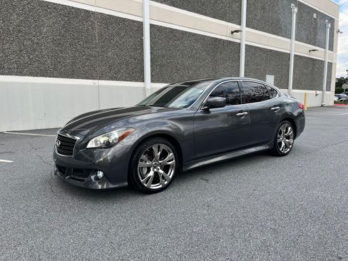 Used 2011 INFINITI M56 w/ Sport Pkg image 1