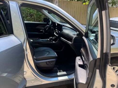 Used 2024 Toyota Grand Highlander AWD image 14