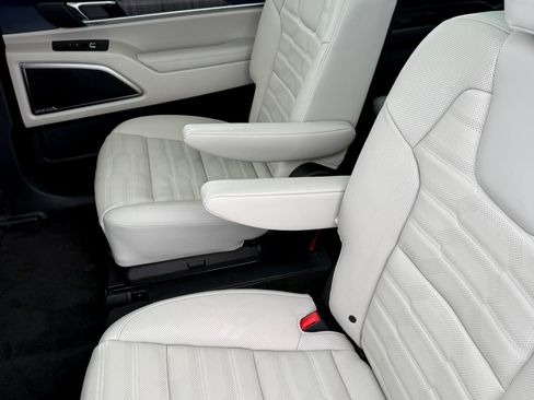 Used 2024 Kia Telluride SX Prestige w/ Towing Package image 13