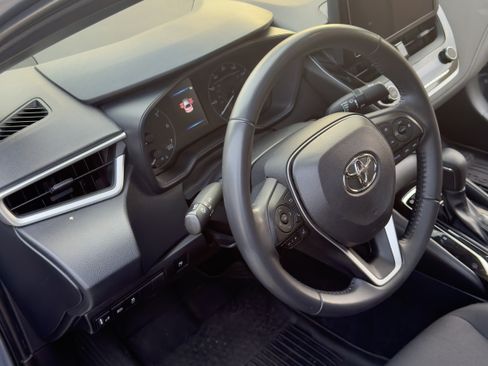 Used 2023 Toyota Corolla SE w/ SE Package image 18