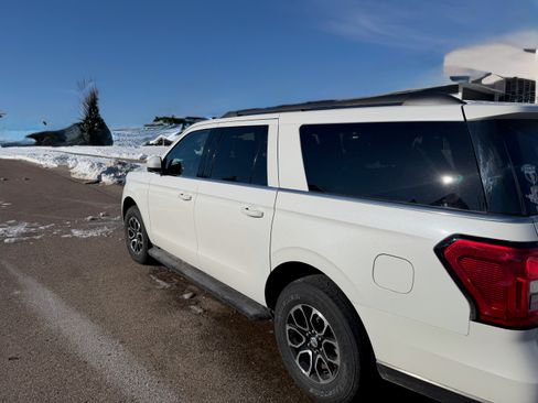 Used 2023 Ford Expedition Max XLT image 4
