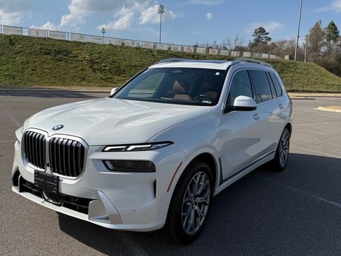 Used 2024 BMW X7 xDrive40i w/ Executive Package image 2