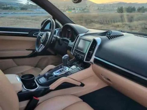 Used 2015 Porsche Cayenne Diesel image 10