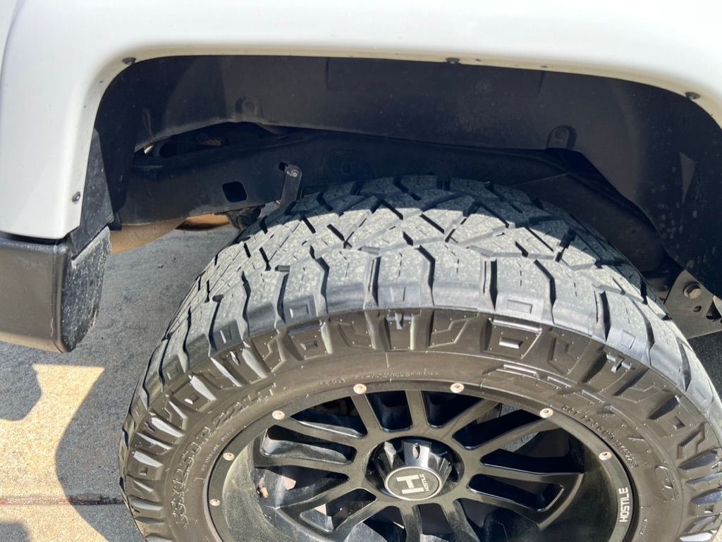Used 2018 Jeep Wrangler Unlimited Sahara w/ Connectivity Group AWD/4WD image 14