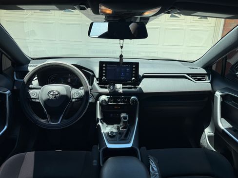 Used 2021 Toyota RAV4 SE w/ Weather & Moonroof Package AWD/4WD image 4