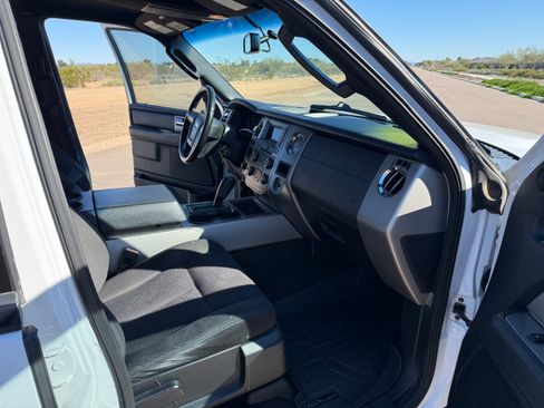 Used 2016 Ford Expedition EL XLT image 12