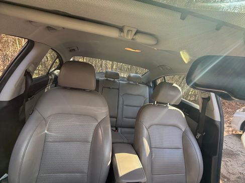 Used 2017 Hyundai Elantra Limited w/ Cargo Package FWD image 13