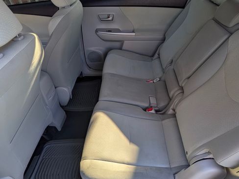 Used 2014 Toyota Prius V Three image 9