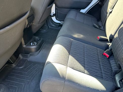 Used 2012 Jeep Wrangler Unlimited Sahara image 11