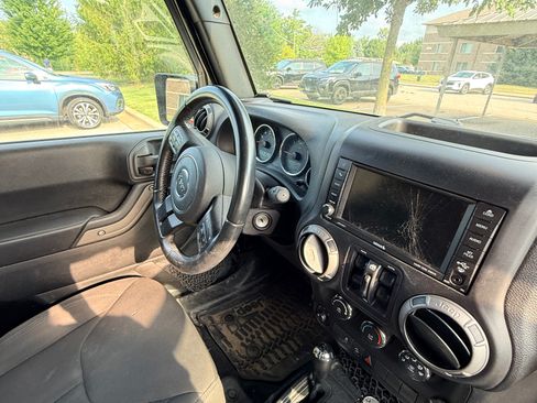 Used 2016 Jeep Wrangler Unlimited Sport AWD/4WD image 11