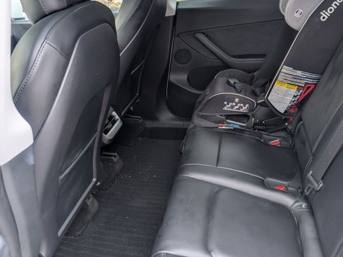 Used 2020 Tesla Model Y Long Range image 13