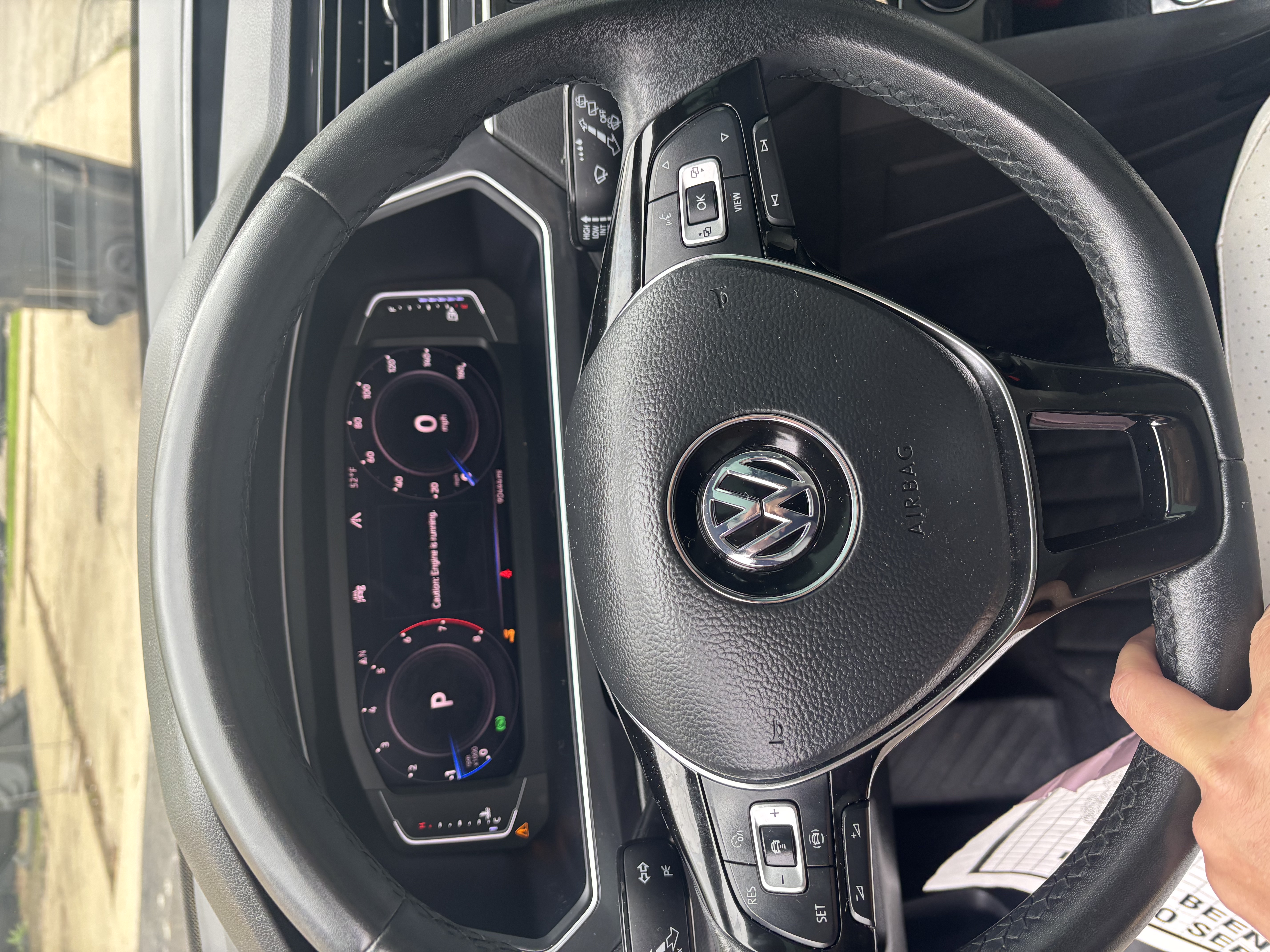 Used 2020 Volkswagen Tiguan SEL AWD/4WD image 5