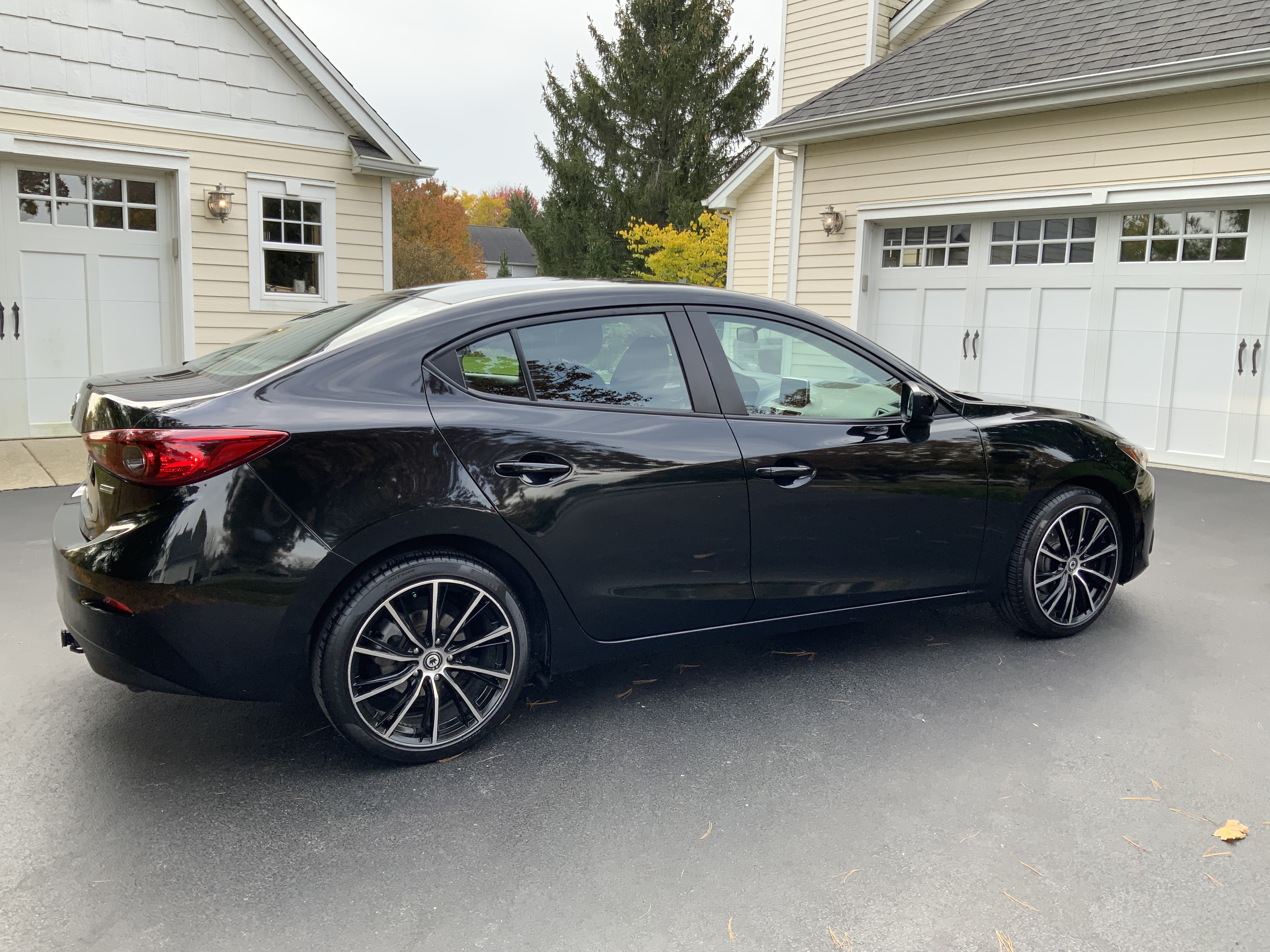 Used 2015 MAZDA MAZDA3 i Sport FWD image 4