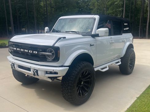 Used 2023 Ford Bronco Outer Banks image 2