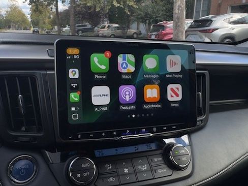 Used 2018 Toyota RAV4 Limited image 11