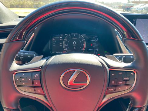 Used 2019 Lexus ES 350 350 Sedan 4D w/ Premium Package image 10