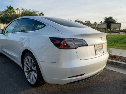 Used 2018 Tesla Model 3 Long Range image 5