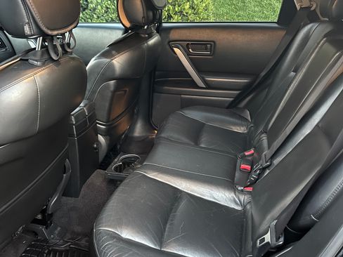 Used 2004 INFINITI FX35 2WD w/ Touring Pkg image 4