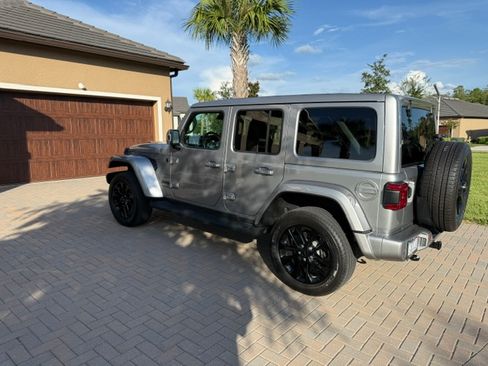 Used 2021 Jeep Wrangler Unlimited Sahara AWD/4WD image 2
