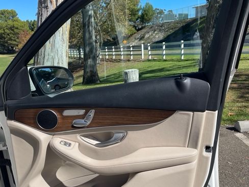 Used 2021 Mercedes-Benz GLC 300 image 14