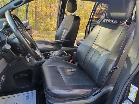 Used 2019 Dodge Grand Caravan GT image 13