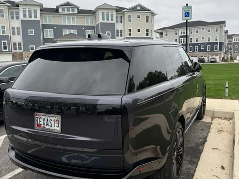 Used 2024 Land Rover Range Rover SE image 2