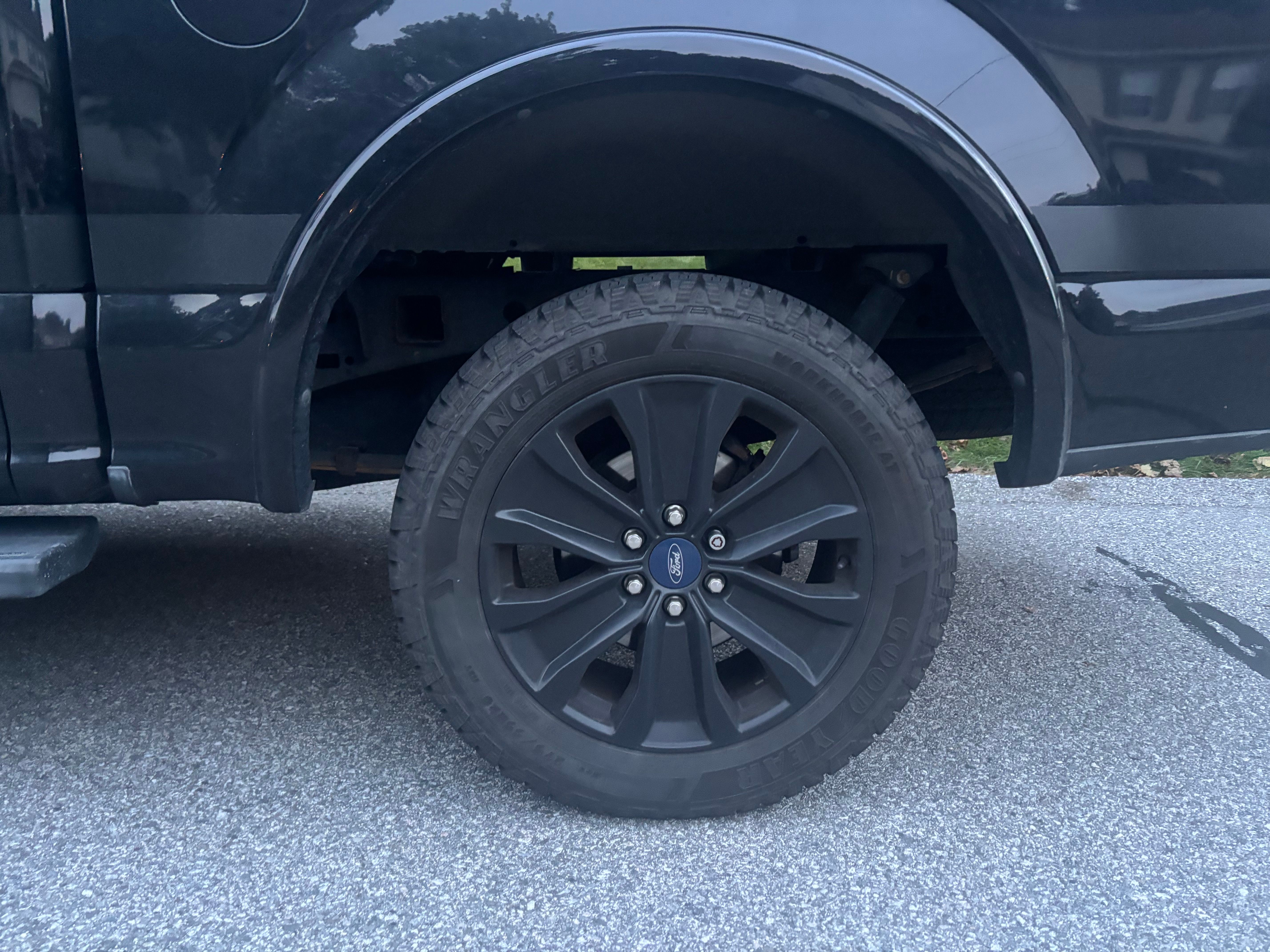 Used 2019 Ford F150 XLT w/ Equipment Group 302A Luxury AWD/4WD image 21