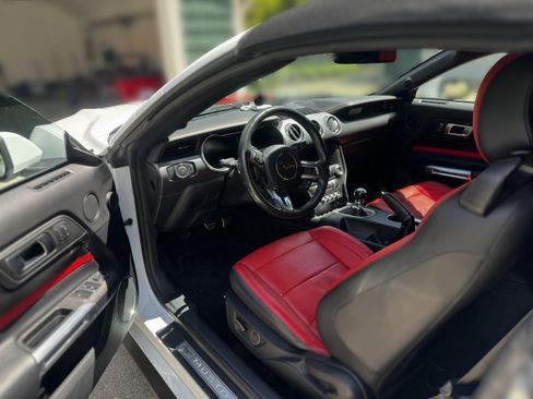 Used 2018 Ford Mustang GT Premium w/ Equipment Group 401A RWD image 5