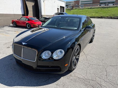 Used 2018 Bentley Flying Spur V8 AWD/4WD image 2