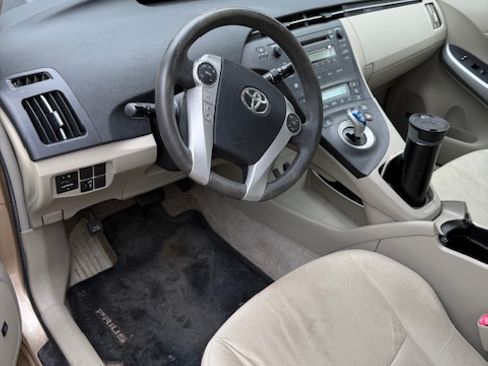 Used 2010 Toyota Prius Three image 10