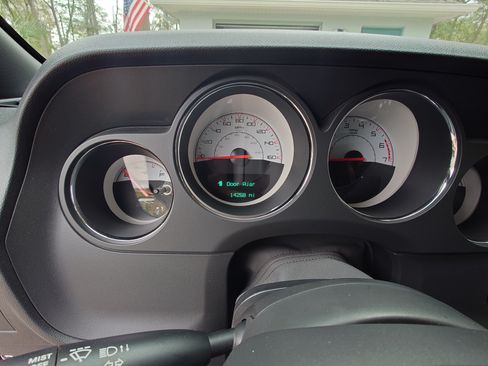 Used 2014 Dodge Challenger R/T image 4