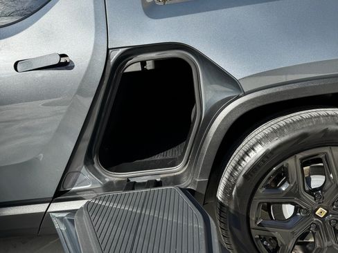 Used 2022 Rivian R1T Adventure image 11