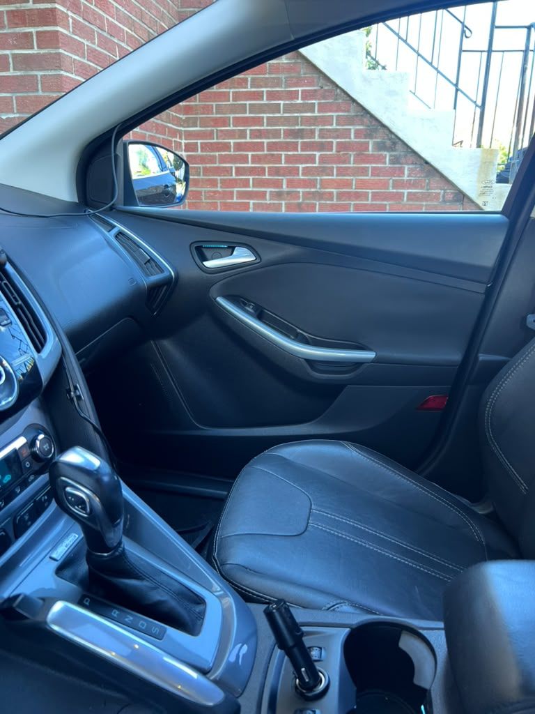 Used 2013 Ford Focus Titanium FWD image 10