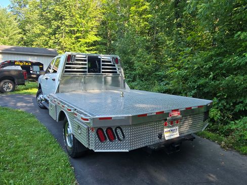 Used 2024 RAM 3500 Tradesman w/ Chrome Appearance Group image 4