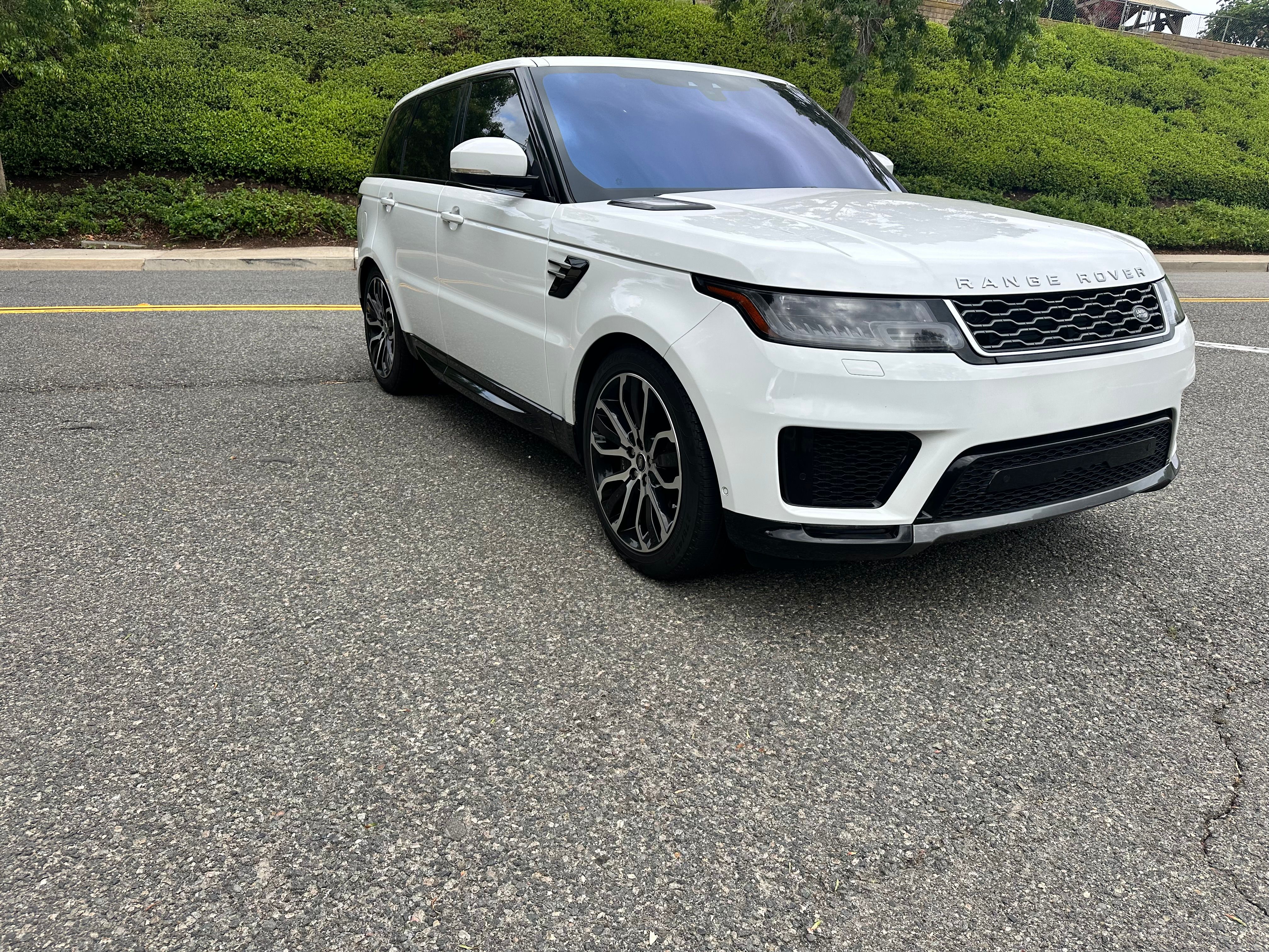 Used 2018 Land Rover Range Rover Sport Supercharged AWD/4WD image 2
