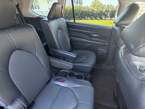 Used 2024 Toyota Grand Highlander XLE FWD image 10