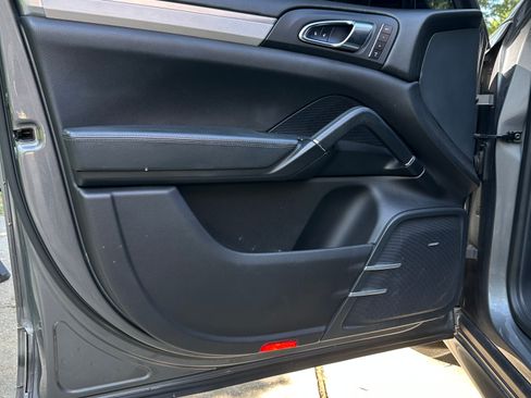 Used 2014 Porsche Cayenne GTS AWD/4WD image 21