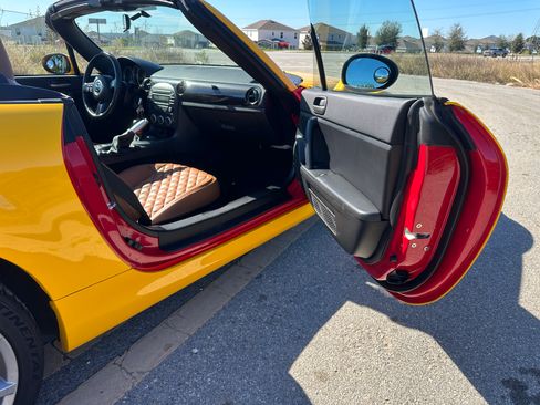 Used 2013 MAZDA MX-5 Miata Sport image 15