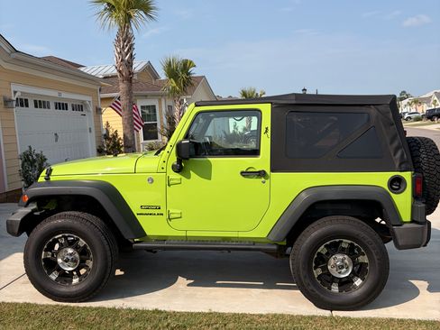Used 2013 Jeep Wrangler Sport AWD/4WD image 9