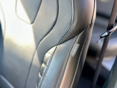 Used 2023 Hyundai Elantra Limited image 16